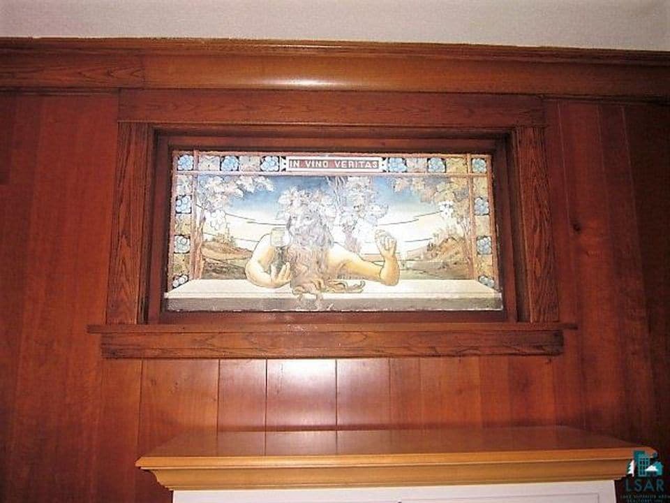 Wood Hanging - 1221 E 5th St