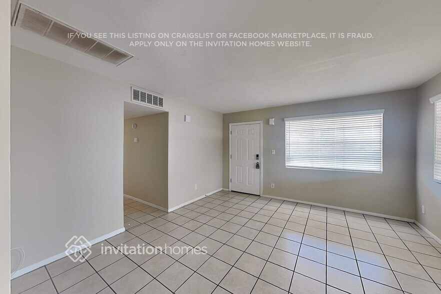 Building Photo - 4422 S Park Dr