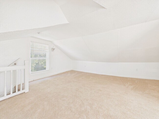Building Photo - 270 Calder St