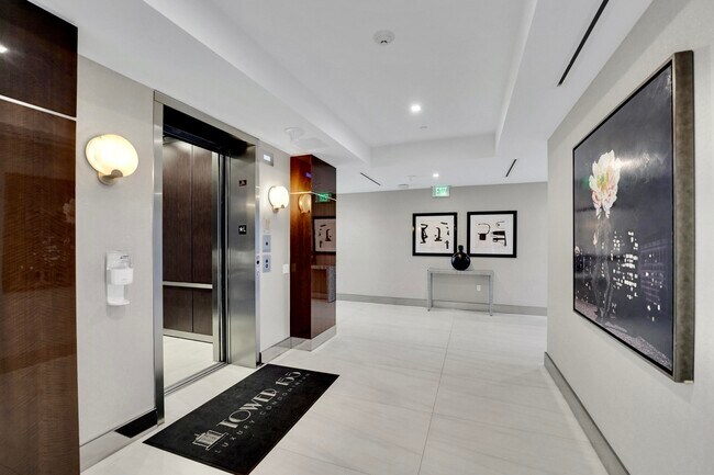 Building Photo - 155 E Boca Raton Rd