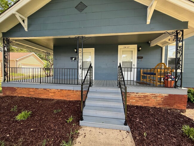 Building Photo - One Bedroom Bungalow