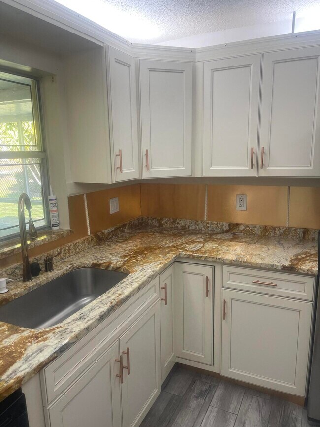 Building Photo - 202 Sparrow Dr