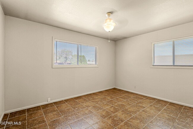 Building Photo - 4948 Aiken Ln