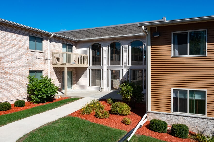 Parkland Green 15000 W Cleveland Ave New Berlin WI 53151 Apartment