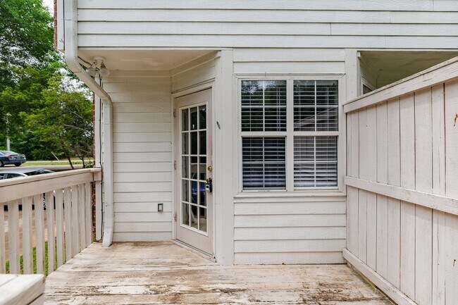 Building Photo - 215 Jennings Mill Rd