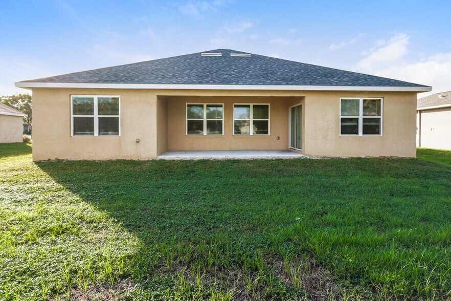 Building Photo - 2564 Surfside Blvd