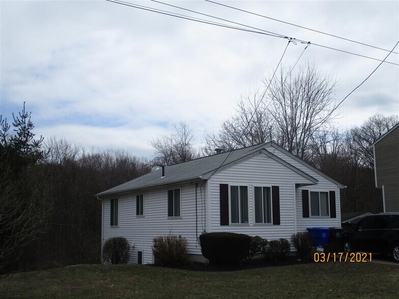 Primary Photo - 42 Lockwood St