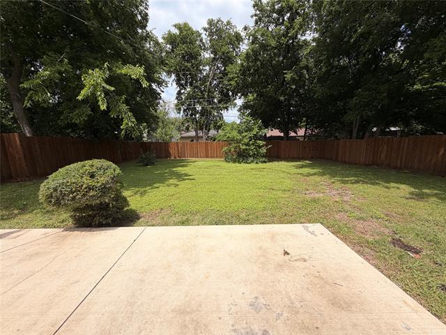 Building Photo - 1409 Rosewood Ln