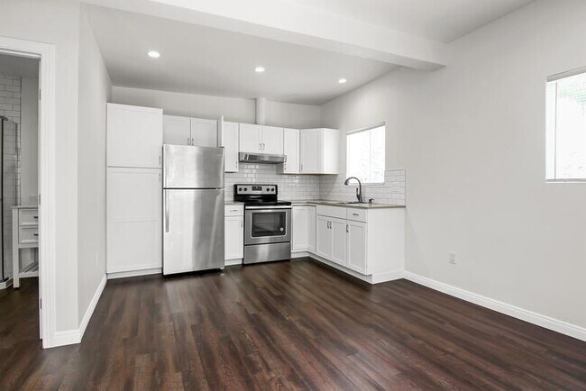 Building Photo - 123 N La Jolla Ave