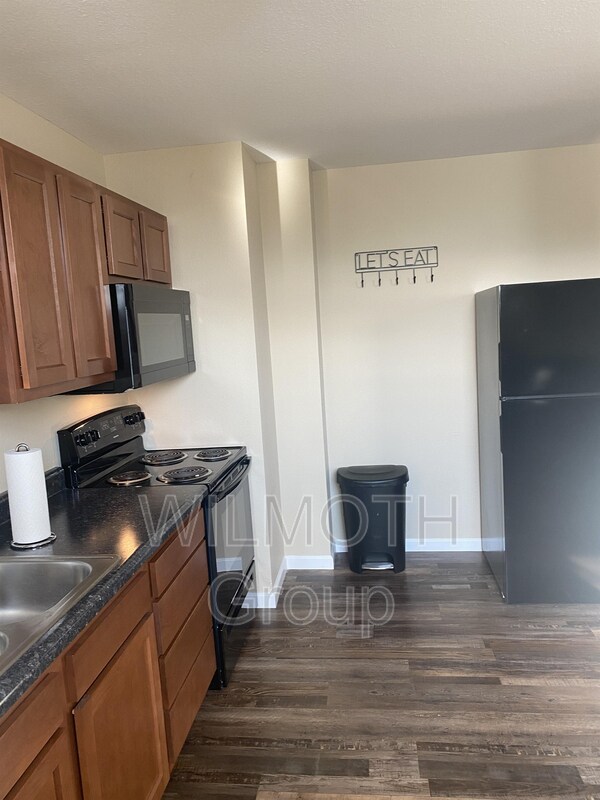 Building Photo - 1125 S Walnut St