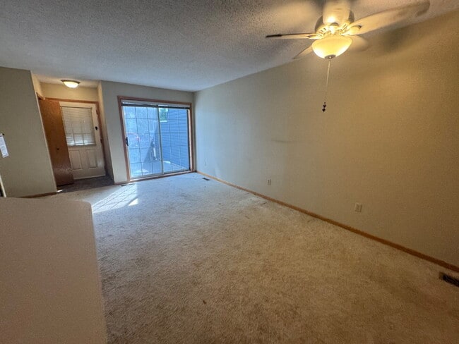 Building Photo - Charming 2-Bed Townhouse Retreat in Woodbury Spacious 1080 Sq Ft with 1 Bath.