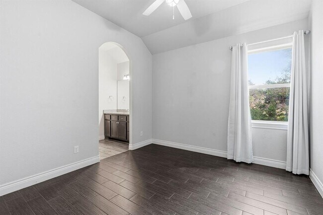 Building Photo - 468 Lloyd Ln