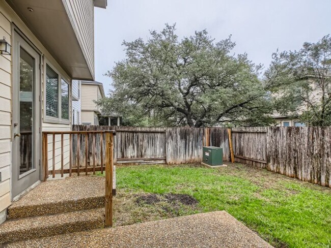 Building Photo - Home is Stone Oak!