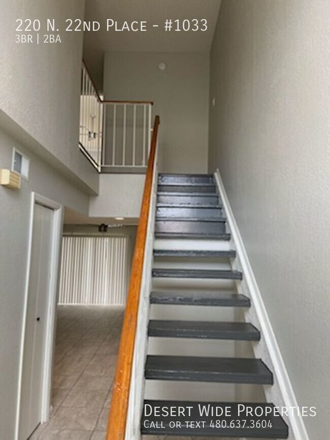 Building Photo - 220 N 22nd Pl