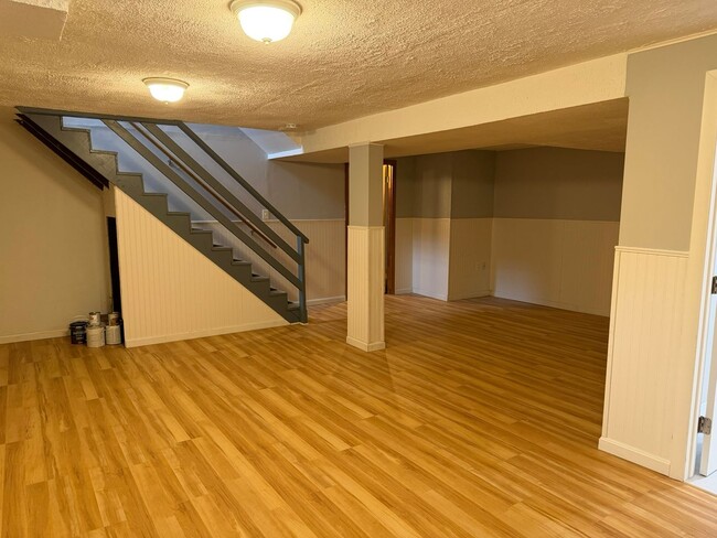 Building Photo - Lovely Renovated Rambler Close to METRO, Parks, Etc.