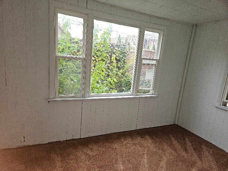 Building Photo - 8119 S Vernon Ave