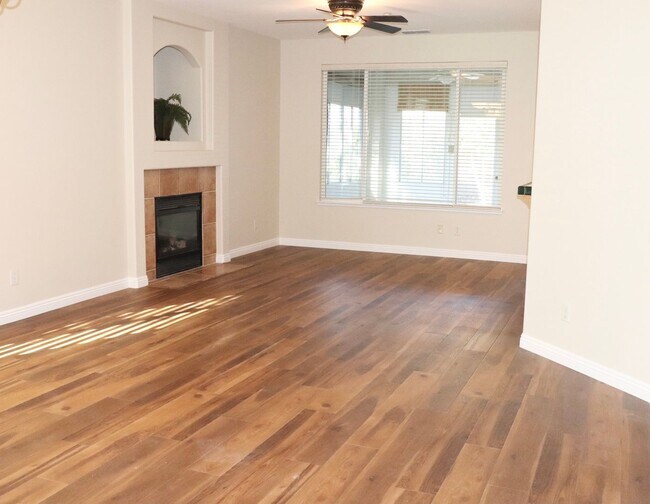 Building Photo - Nice Two Bedroom Two Bathroom Home in Rocklin - Whitney Oaks Ages 55+ Gated Community