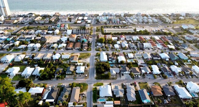 Building Photo - 5402 Pinetree Ave