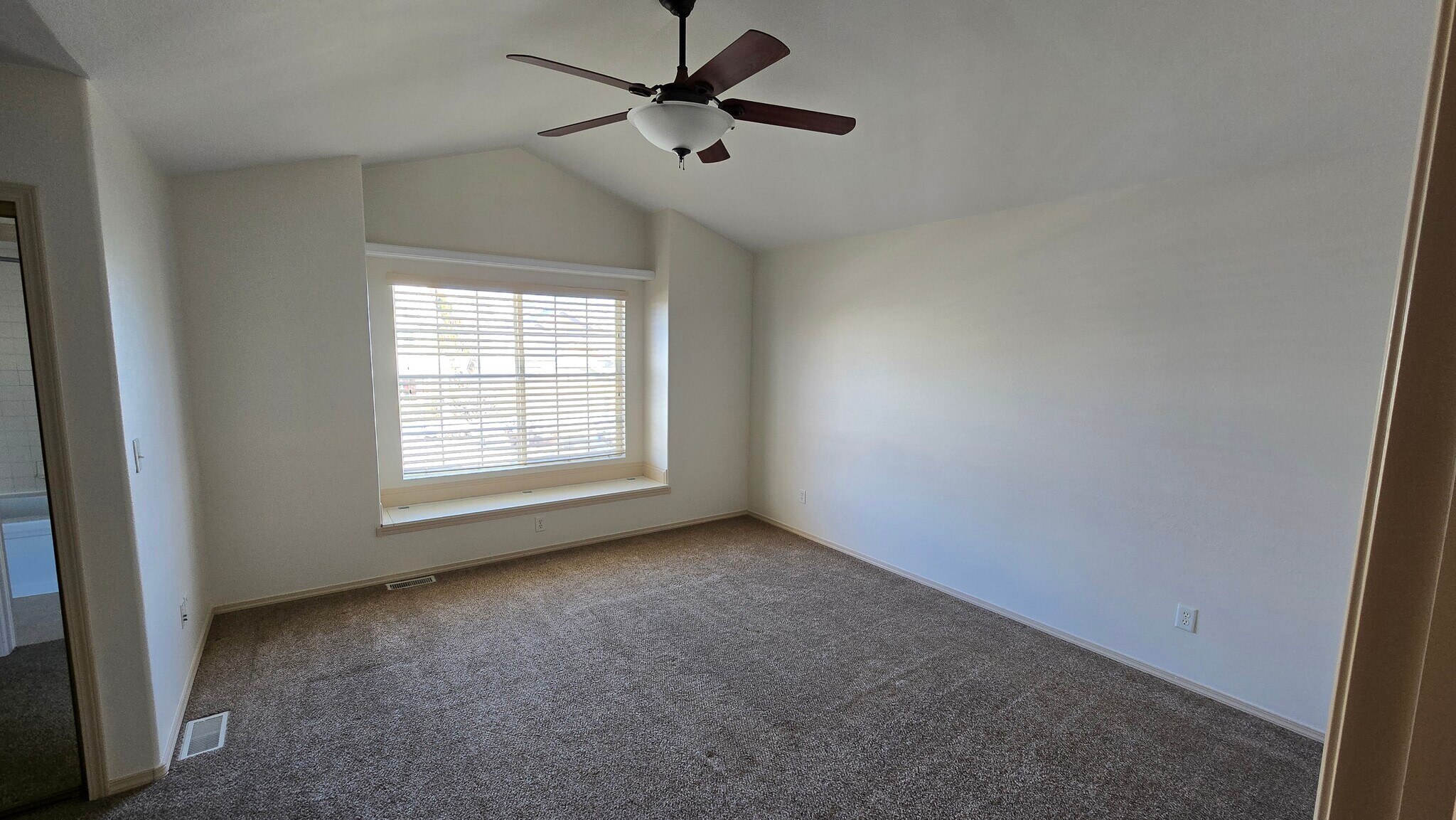 Building Photo - 4142 Heathmoor Dr