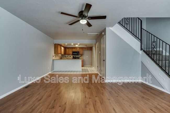 Building Photo - 13813 Fairhill Ave