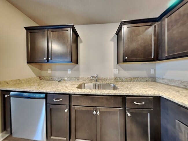 Building Photo - Charming 3-Bed, 2-Bath Home in Blue Springs