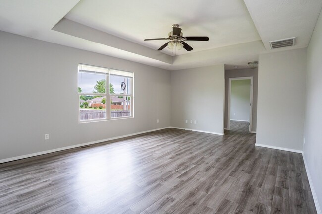 Building Photo - 3 bed home with NEW FLOORING AND FULLY FEN...