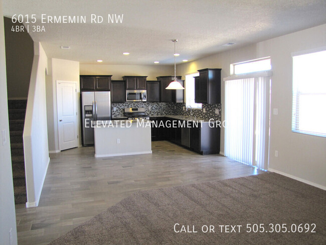 Building Photo - Spacious 4 bedroom Home w/Loft located in ...