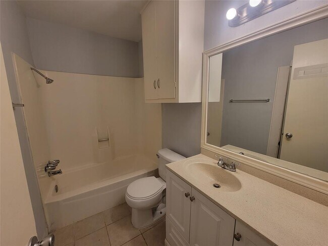 Building Photo - 1304 Glenda Dr