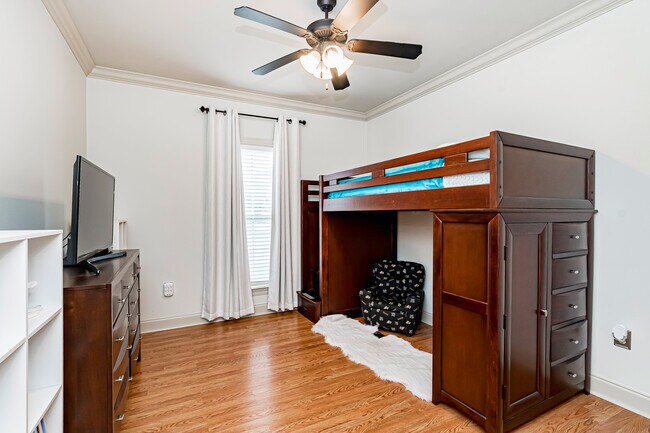 Building Photo - 12412 Oak Alley Dr