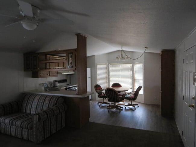 Building Photo - CLEAN 2 BED, 1 BATH IN THE FOOTHILLS!