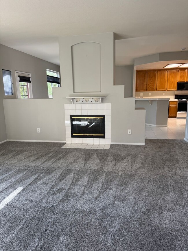 Building Photo - 3 bedroom and 2.5 bath lovely home