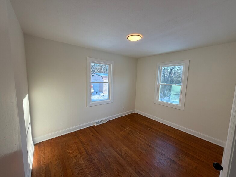 Building Photo - 270 Seminole Dr