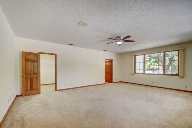 Building Photo - 9033 Winding Woods Dr