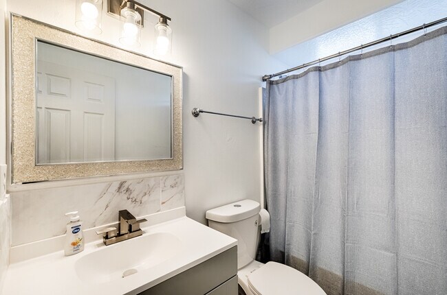 Building Photo - 14229 Shenandoah St