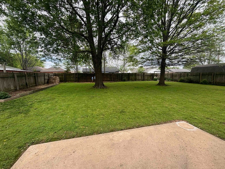 Building Photo - 674 Bloomfield St