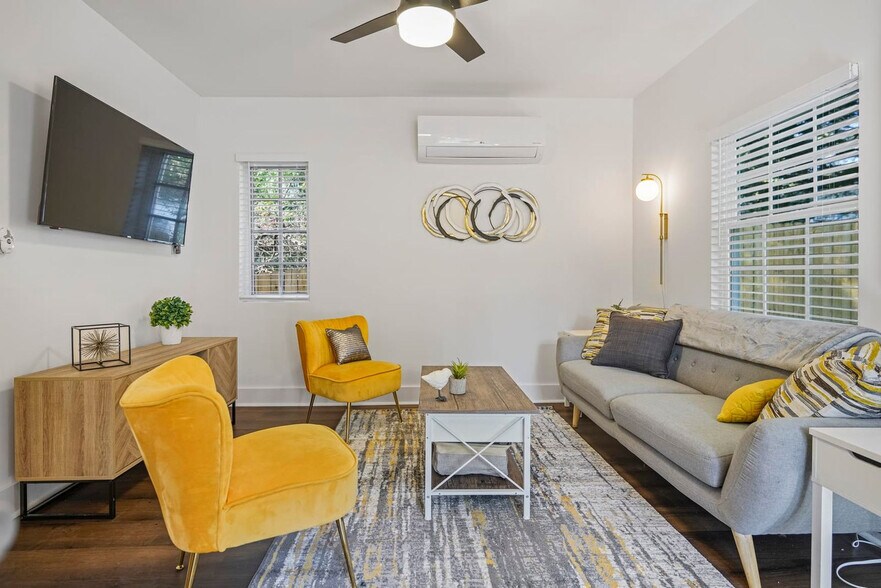 Building Photo - 975 Shadowridge Dr SE