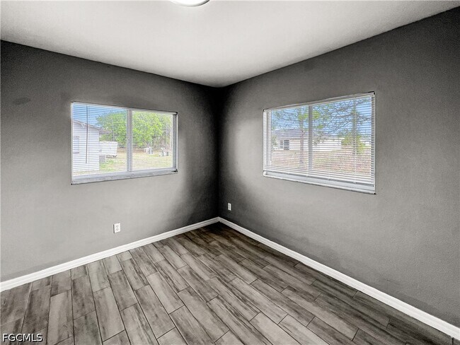 Building Photo - 121 Gordon Ave S