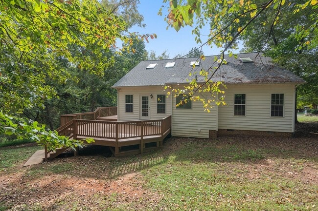 Building Photo - Pittsboro Three Bedroom Home with Large bonus August Availability!
