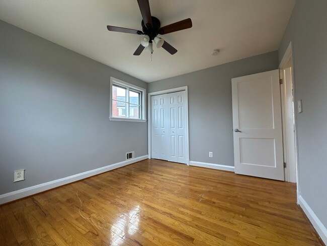 Building Photo - Three-Bedroom House In Parkville