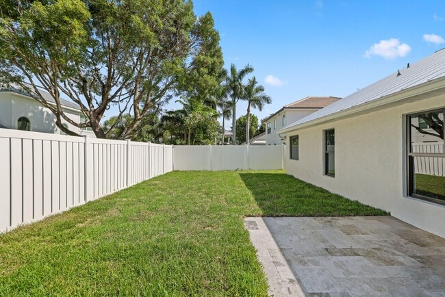 Building Photo - 542 Canoe Point