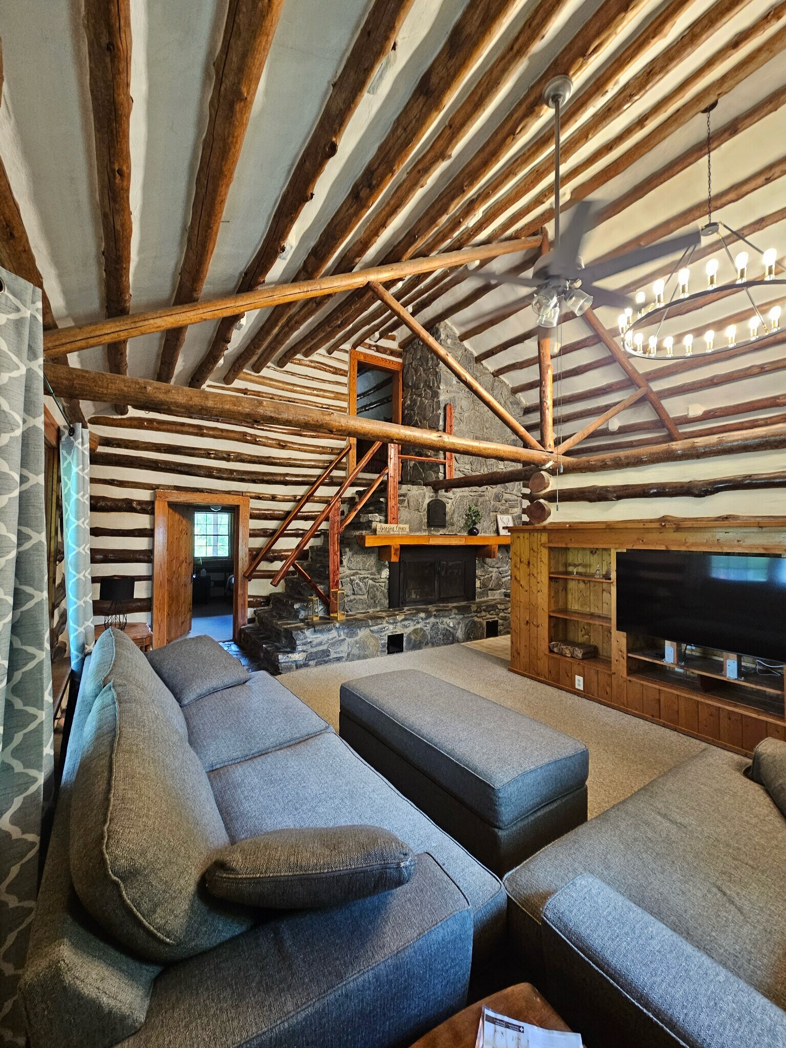Building Photo - 642 Sunburst Rd