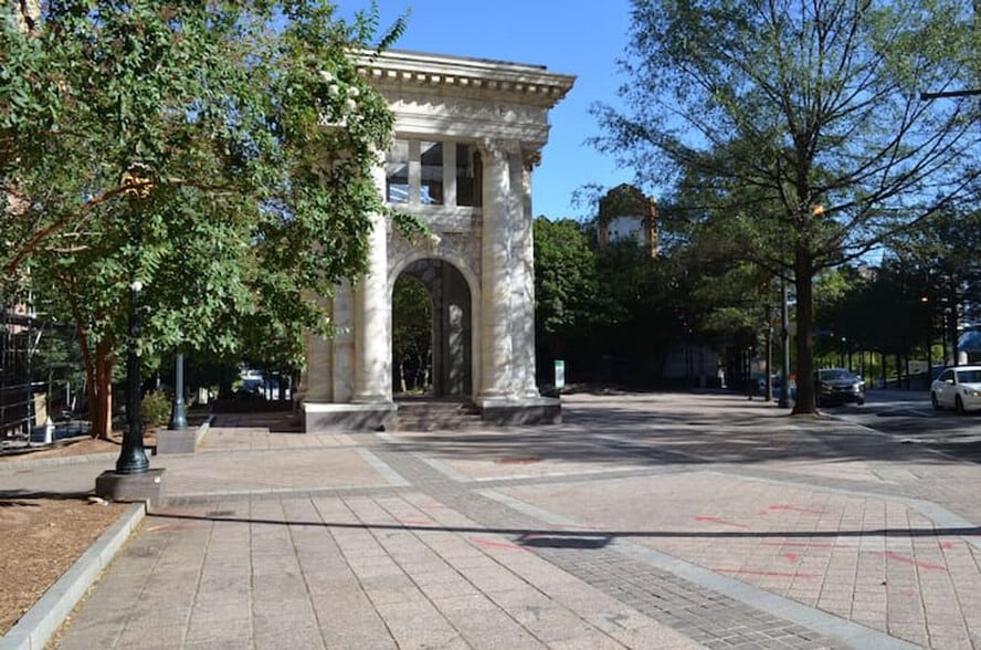 Building Photo - 300 Peachtree St