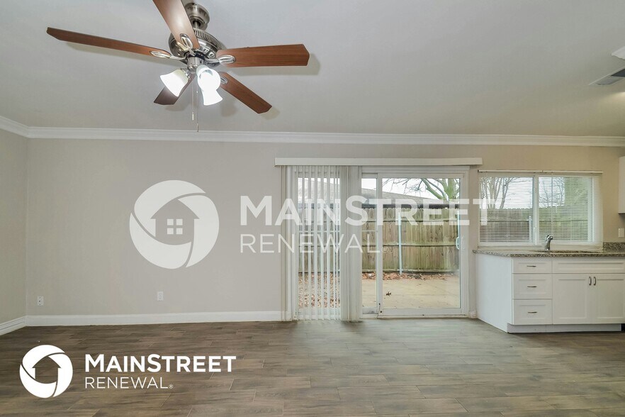 Building Photo - 9017 Willowbrook Dr
