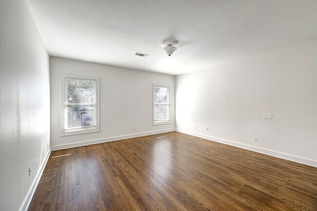 Building Photo - 3008 Amherst St