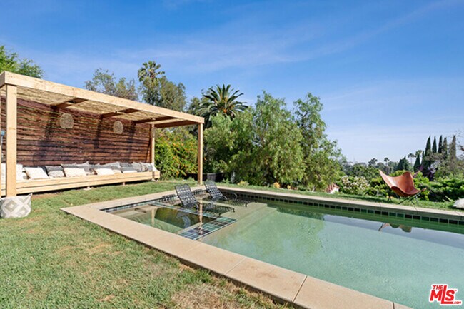 Building Photo - 6402 Ivarene Ave