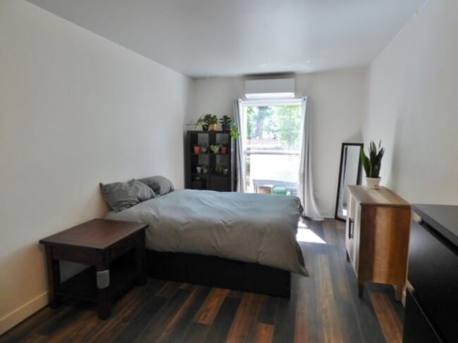 Building Photo - Downtown Living | 1 Bed • 1 Bath Ground-Level Condo | Available August 1!