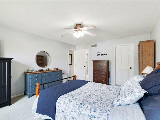 Building Photo - *Short term lease!* Spacious Like-New 2-Story with Office, Fireplace, Sunroom, Gourmet Kitchen & ...