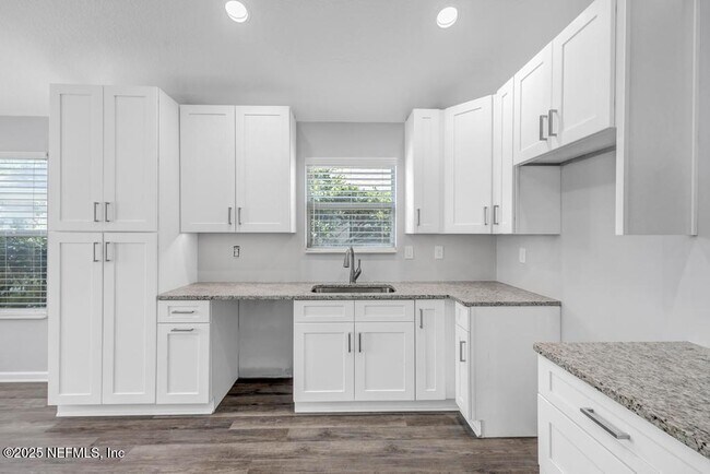 Building Photo - 104 Clam Bake Ct
