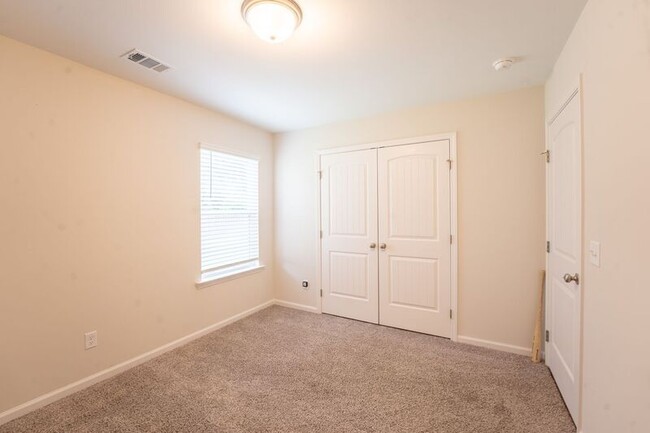 Building Photo - 257 Cromer St