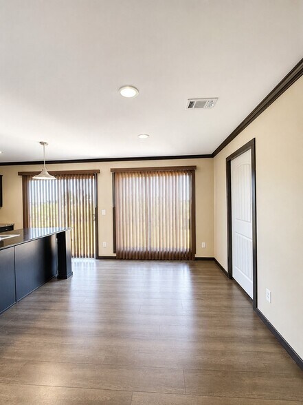 Building Photo - 290 Private Rd 322